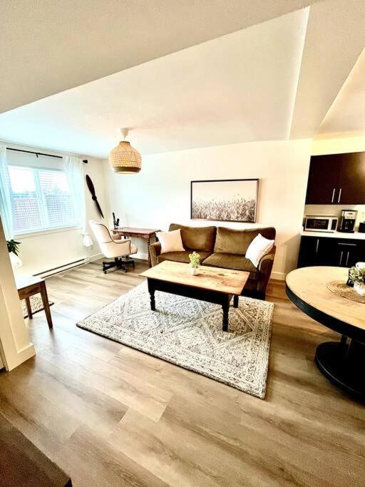 Cozy Lakeview Suite Вікторія Екстер'єр фото