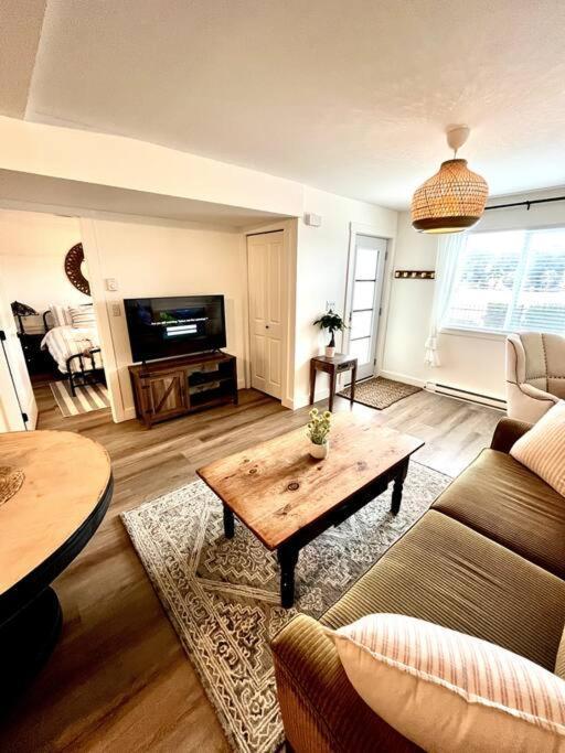 Cozy Lakeview Suite Вікторія Екстер'єр фото