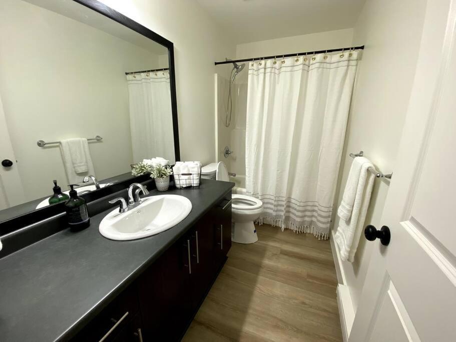 Cozy Lakeview Suite Вікторія Екстер'єр фото