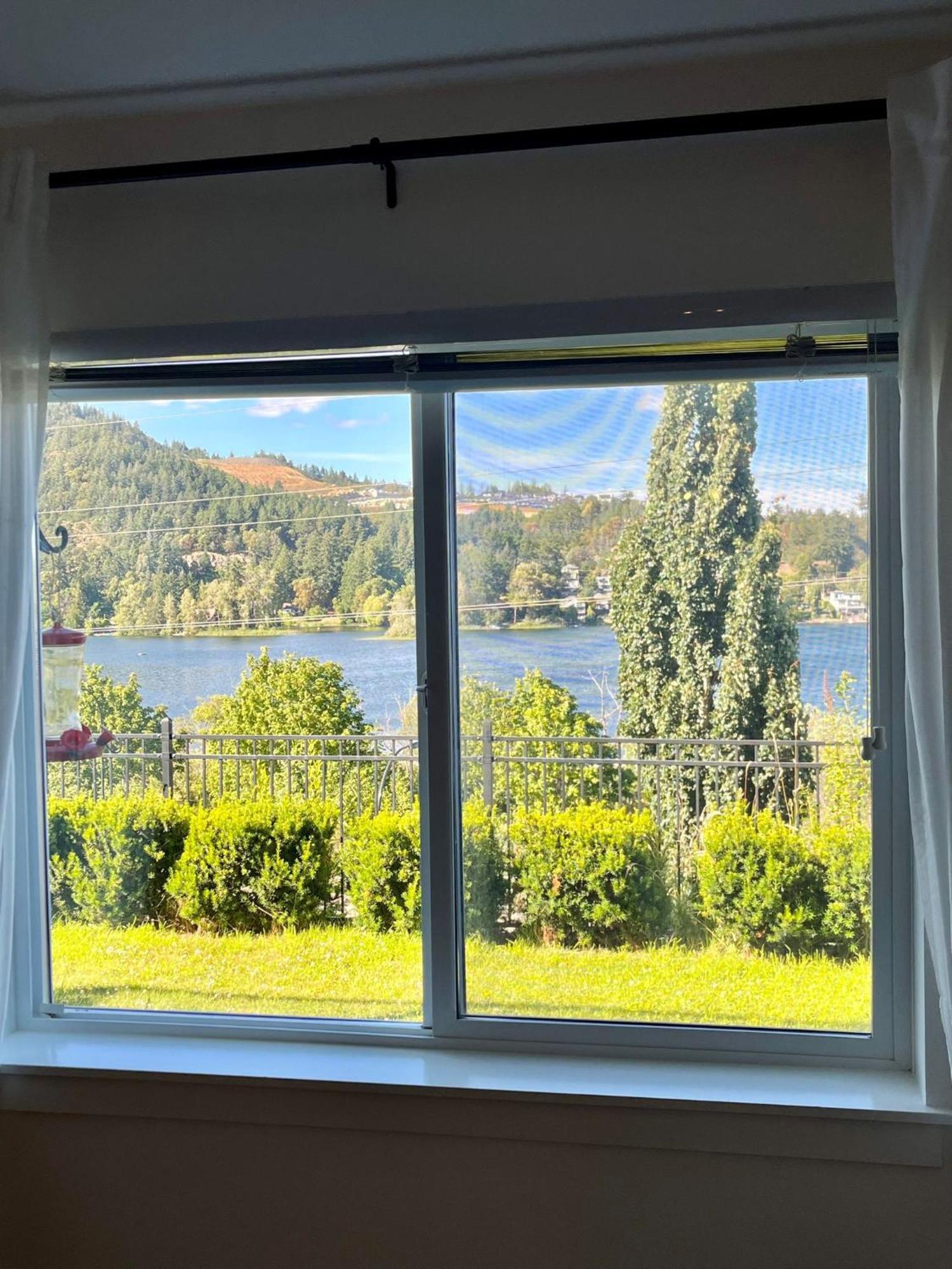 Cozy Lakeview Suite Вікторія Екстер'єр фото